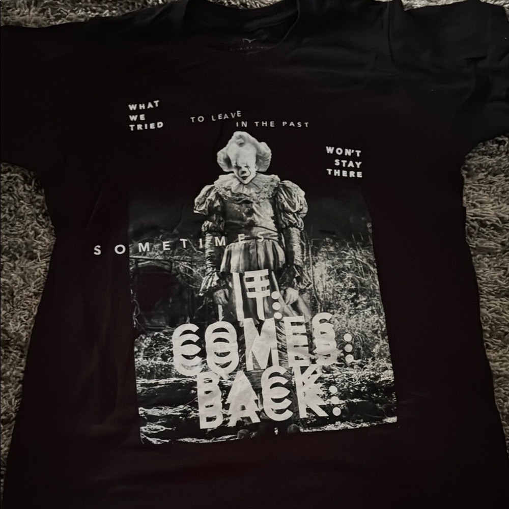 Black Graphic T-Shirt with Horror Theme “IT chapter TWO”